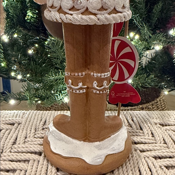 Peppermint square Gingerbread man nutcracker - Picture 8 of 8